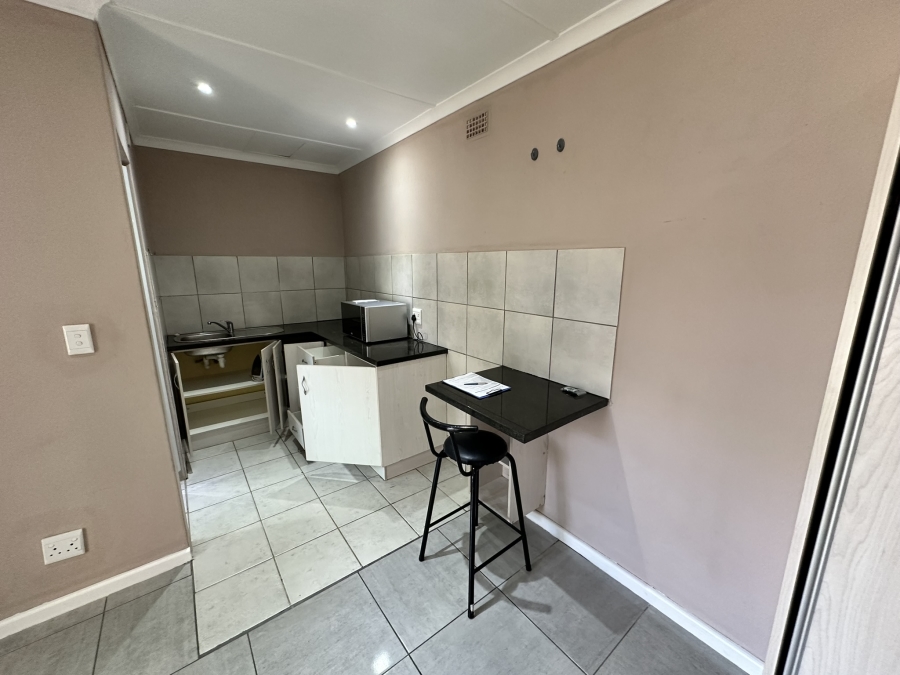 To Let 1 Bedroom Property for Rent in Southernwood Eastern Cape